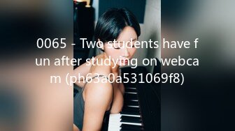 0065 - Two students have fun after studying on webcam (ph63a0a531069f8)